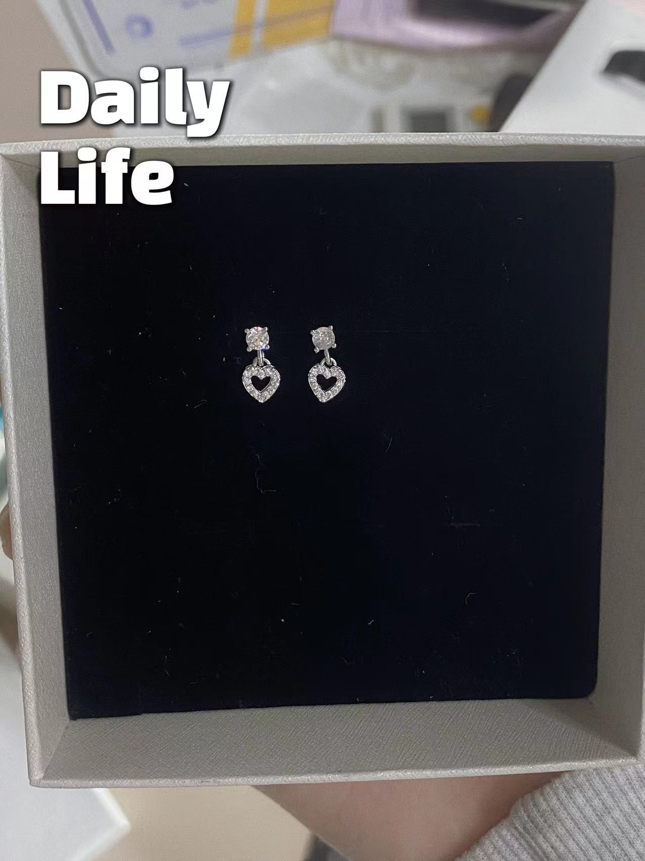 

Flash zirconium love stud earrings niche design sense temperament light luxury high sense small exquisite earrings