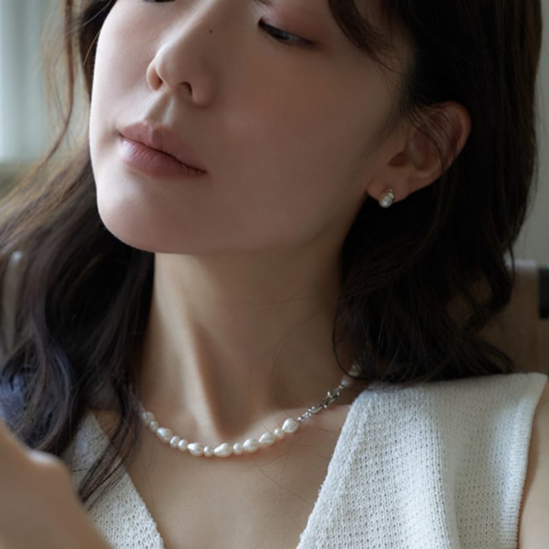 Aube de moi Nouveau. Boucle d'oreille perle coquillage