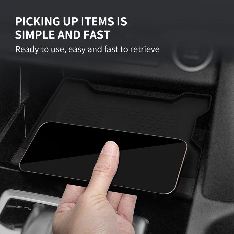For 2024-2025 Mitsubishi TRITON Central Control Wireless Charging Silicone Pad Car Interior Anti-slip Dustproof Pads