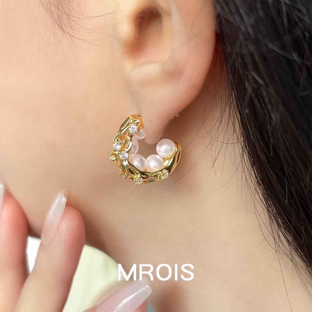18K Gold-Plated Pearl Zircon Textured C-Shape Earrings – French Light Luxury Style