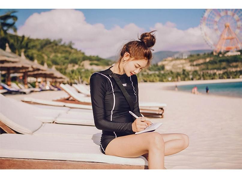 2023 Stylish Ribbed Solid Black Two-Piece Swimsuit with Long Sleeve Sun Protection