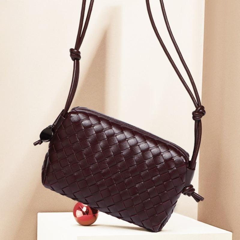 Solid Color Woven Single Shoulder Bag Fashionable and Trendy Small Square Bag Compact and Large Capacity Diagonal Cross Women's Bag
