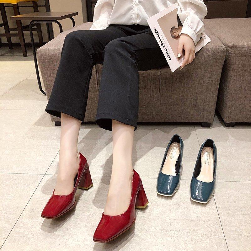 Små högklackade enkelskor dam höst tjock klack retro fyrkantig tå mjuka skor älv mjukt läder mormorsskor