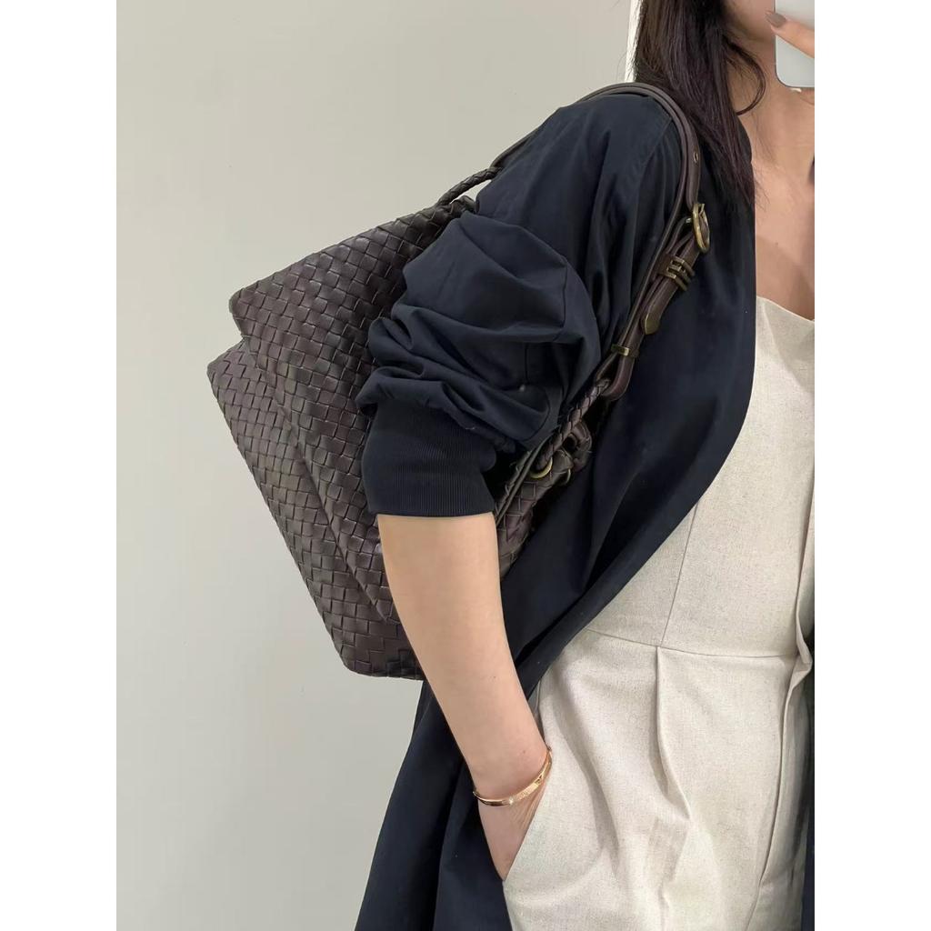 Simple and versatile light luxury flap bags, a variety of leather women's bags, hand-woven bags, high-end sheepskin shoulder bags