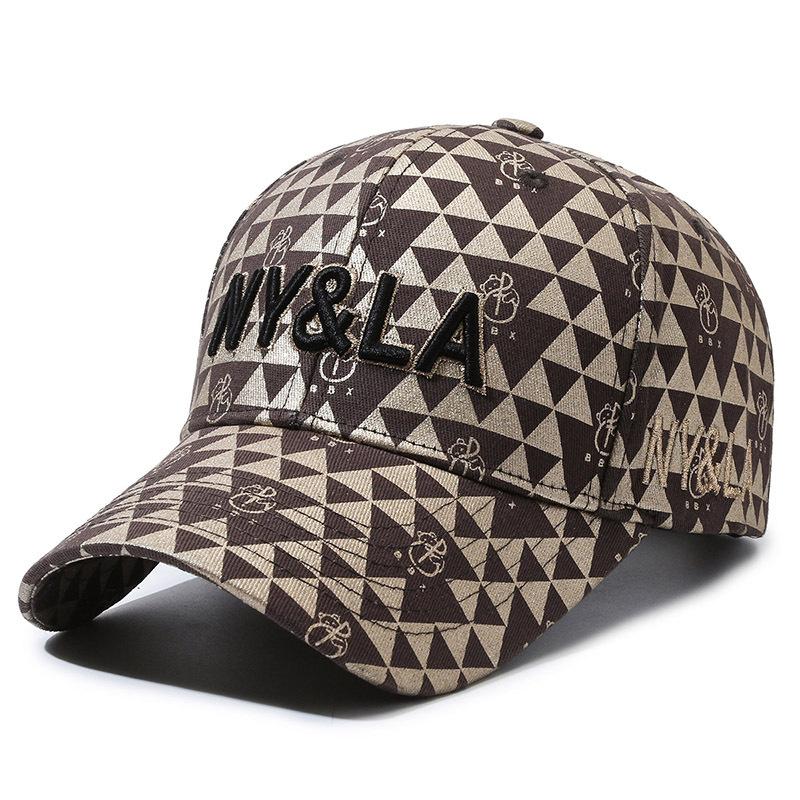 

New baseball cap bronzing bear triangle label sun protection men s and women s sun hats breathable and versatile casual Adjustable темно-коричневого