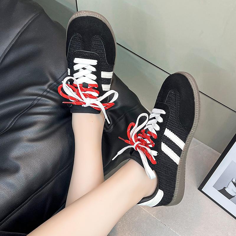 2024 Nouvelles chaussures Forrest Gump respirantes à rayures tissées rétro pour femmes, semelle épaisse, polyvalentes, décontractées, de sport, petites chaussures blanches