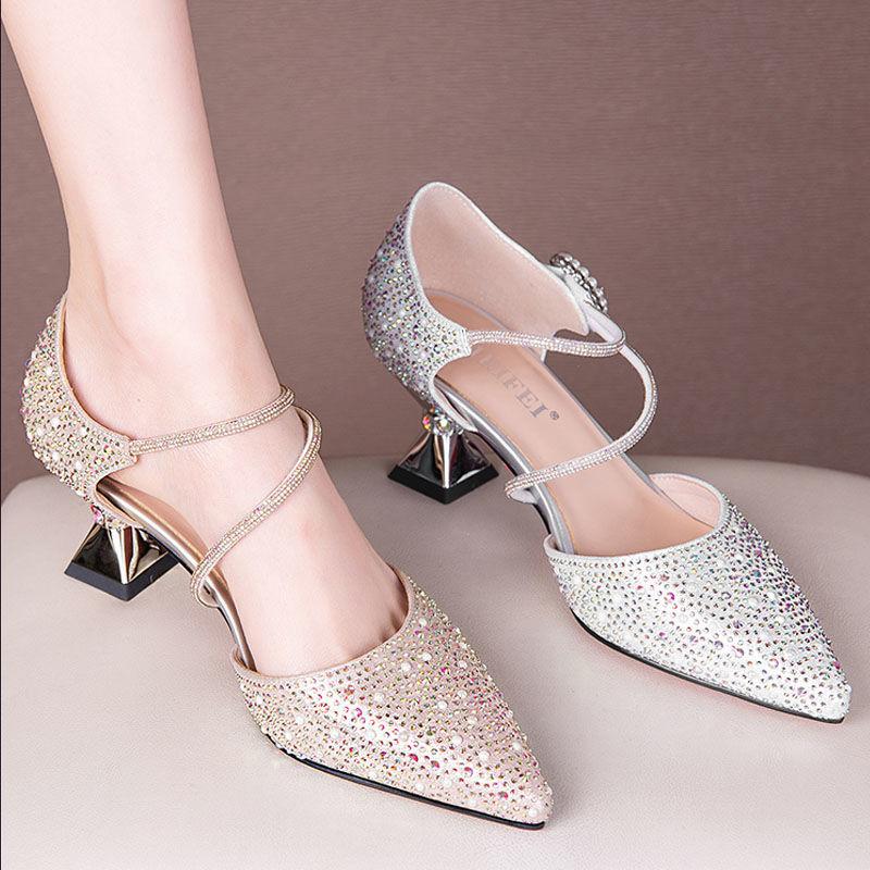 Pearl Rhinestone Bag Head Medium High Heel Sandals Women's Thick Heel 2024 Summer New Fashion Wrap Bag Heel Large Size Women's Shoes