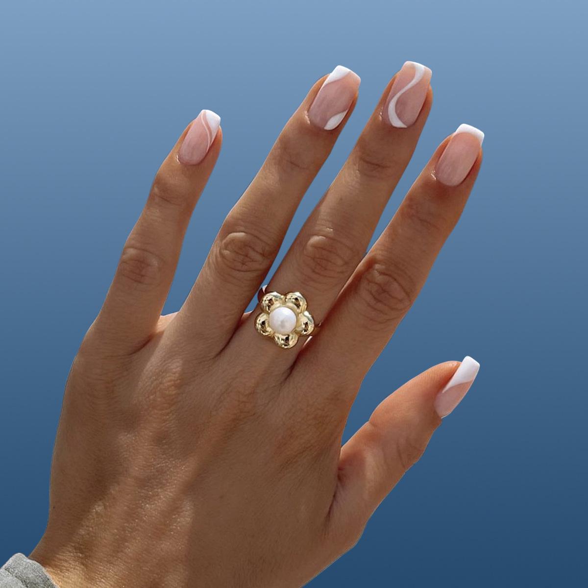 

White Wave Nail Stickers: Easy Apply, Simple Style Fake Nails