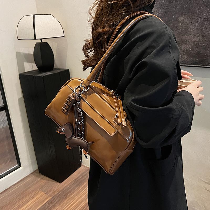 2025 early autumn model high-end sense large-capacity shoulder bag women's casual versatile bag temperament handbag