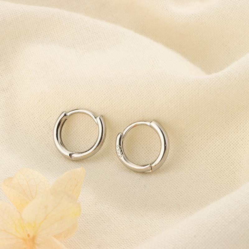 Minimalist Plain Hoop Earrings For Women High End Cartilage Studs Niche Design Ear Care Circle Ear Buckle Jewelry