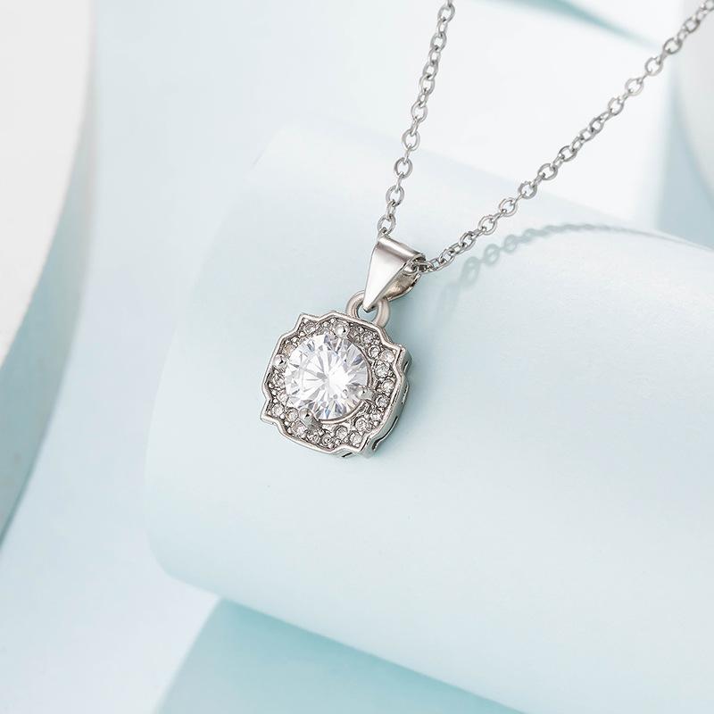 Bright full diamond necklace women's Korean version fashion temperament imitation mozzarella diamond pendant women's collarbone chain