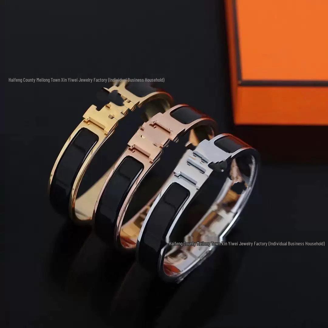 

Високоякісний золотий браслет-манжета з літерою H - Унісекс Браслет у стилі селебріті Gold Size 19 чорний