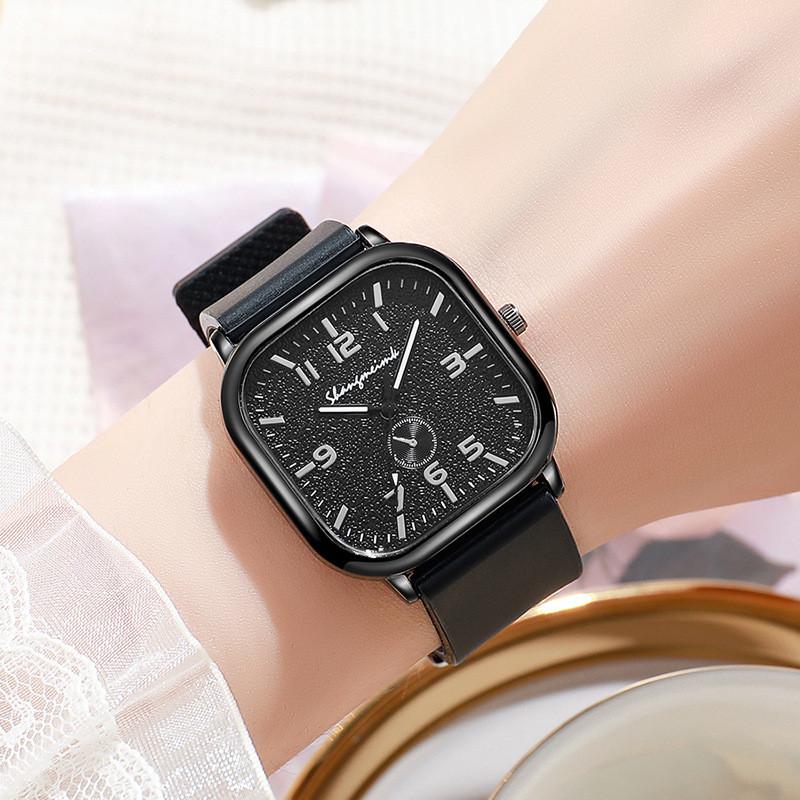 Vintage Quartz Men Watch With Silicone Strap For Casual Fashion And Student Use