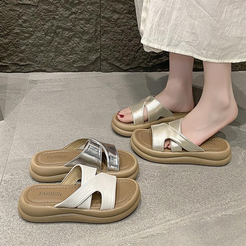 thick-soled high-heeled cool slippers for women's summer wear, new fashion beach shoes, European and American fashion soft-soled non-slip one-word dra