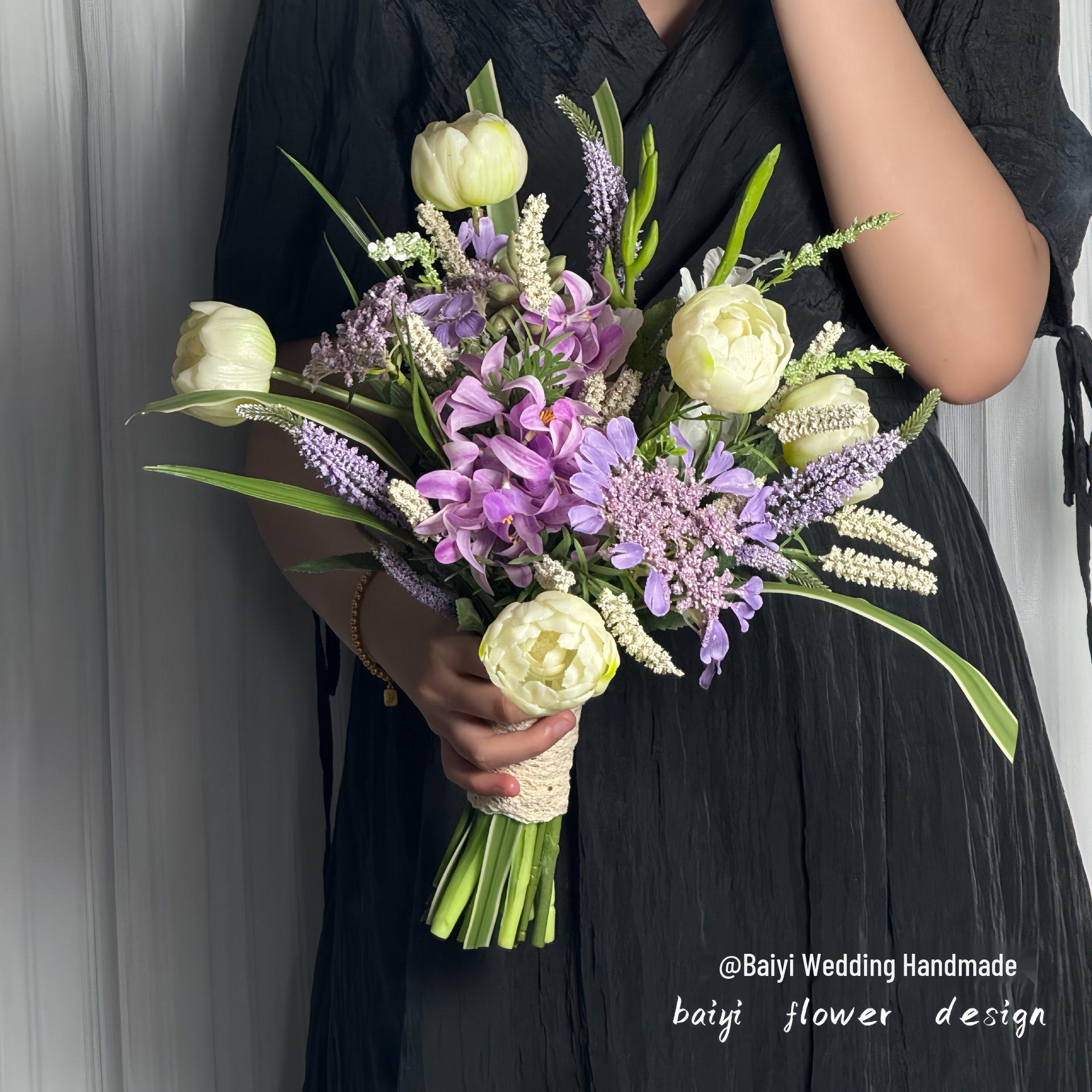 Свадебный букет для невесты - Букет-симуляция для невесты из лилий и роз