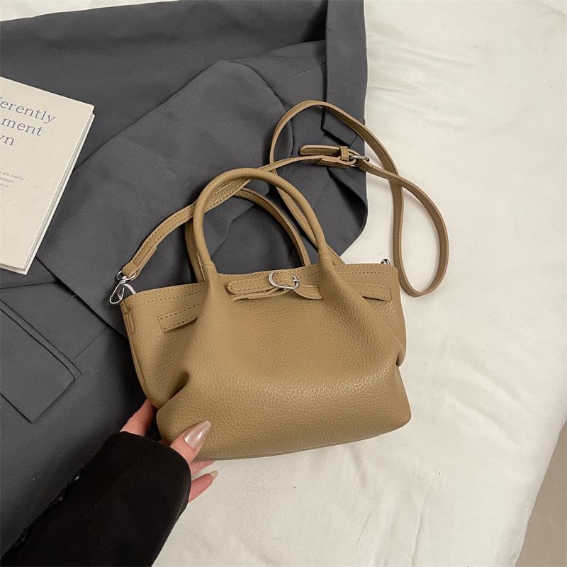 Foreign order premium sense bag women's large capacity 2025 new summer versatile messenger casual hand-held pleated bucket bag