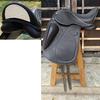 Leder Dressursattel mit doppeltem Sattelblatt und wechselbaren Kammern – Elegantes Cantle-Design