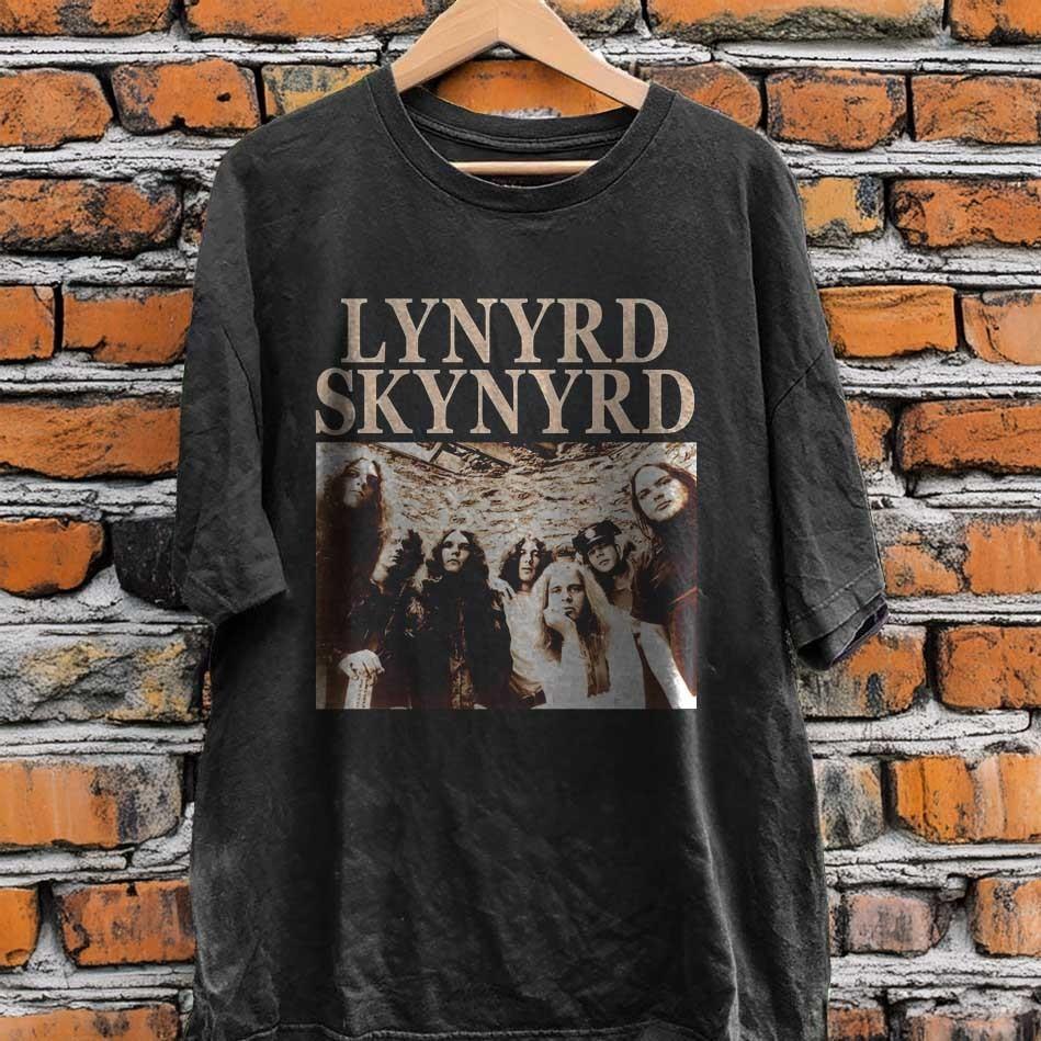 Lynyrd Skynyrd 1974 Cleveland Concert Unisex Black Cotton T-Shirt