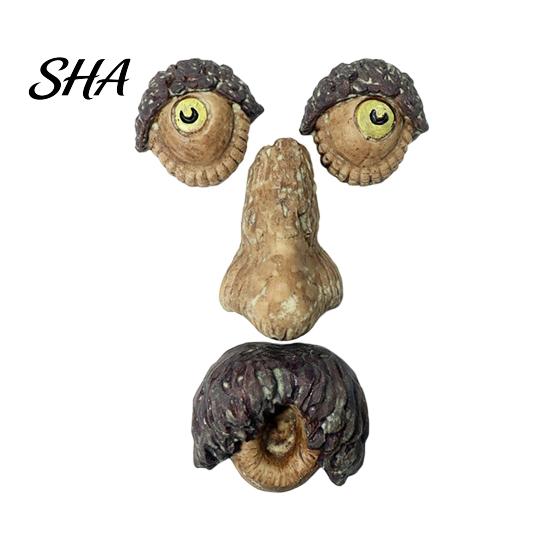 Funny Tree Huggers for Adults Glow?in?the?Dark Face Garden Decor, Old Man Bark Spooky Decorations Resin Ornament, Outdoor Halloween Easter