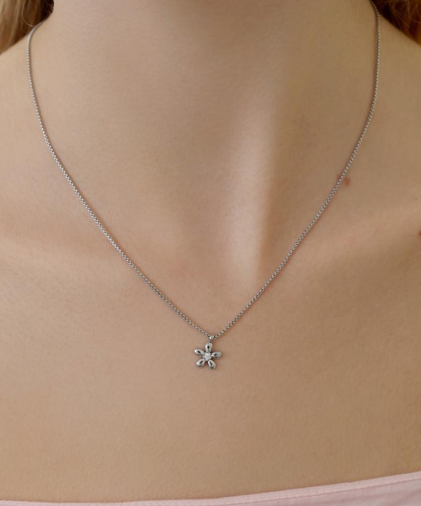 Fantastic Planet Glossy Flower Necklace