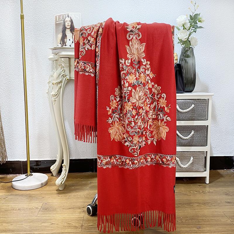 Ethnic-style shawl from Lijiang, Yunnan, Dali, outer blanket, cashmere cape for women, embroidered knitted scarf from Xinjiang and Tibet 70*200cm красный