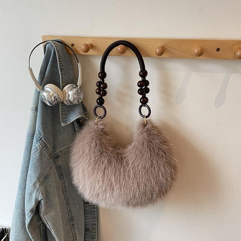 Plush bag women's 2025 autumn new trendy Chinese fashion shoulder bag large capacity commuter armpit bag