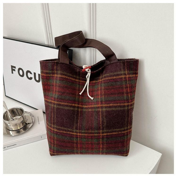 2024 New Korean Style Large Capacity Plaid Tote Bag Woolen Fabric Street Fashion Underarm Bag