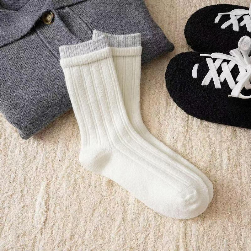 Winter and Autumn Woolen Socks - Simple and Versatile, Without Bones. Mid-calf Socks with Color Combinations and Double-ended Stitching.
