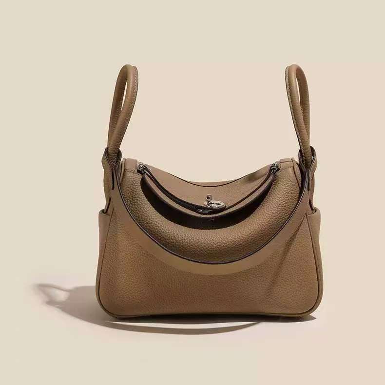 

Сдержанная повседневная самурайская одинарная кожаная сумка Новая минималистичная текстурная сумка в японском стиле Повседневная универсальная декоративная сумка 19x10x12cm with Long Strap