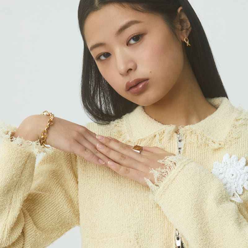 NEUF PIECE GATE SYMBOL BRACELET / GOLD