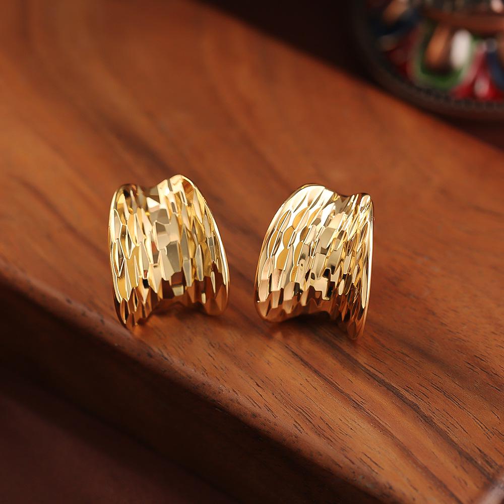 European & American Style C-Shaped Earrings with Unique Pleated Texture - INS Cold Style Women's Jewelry.