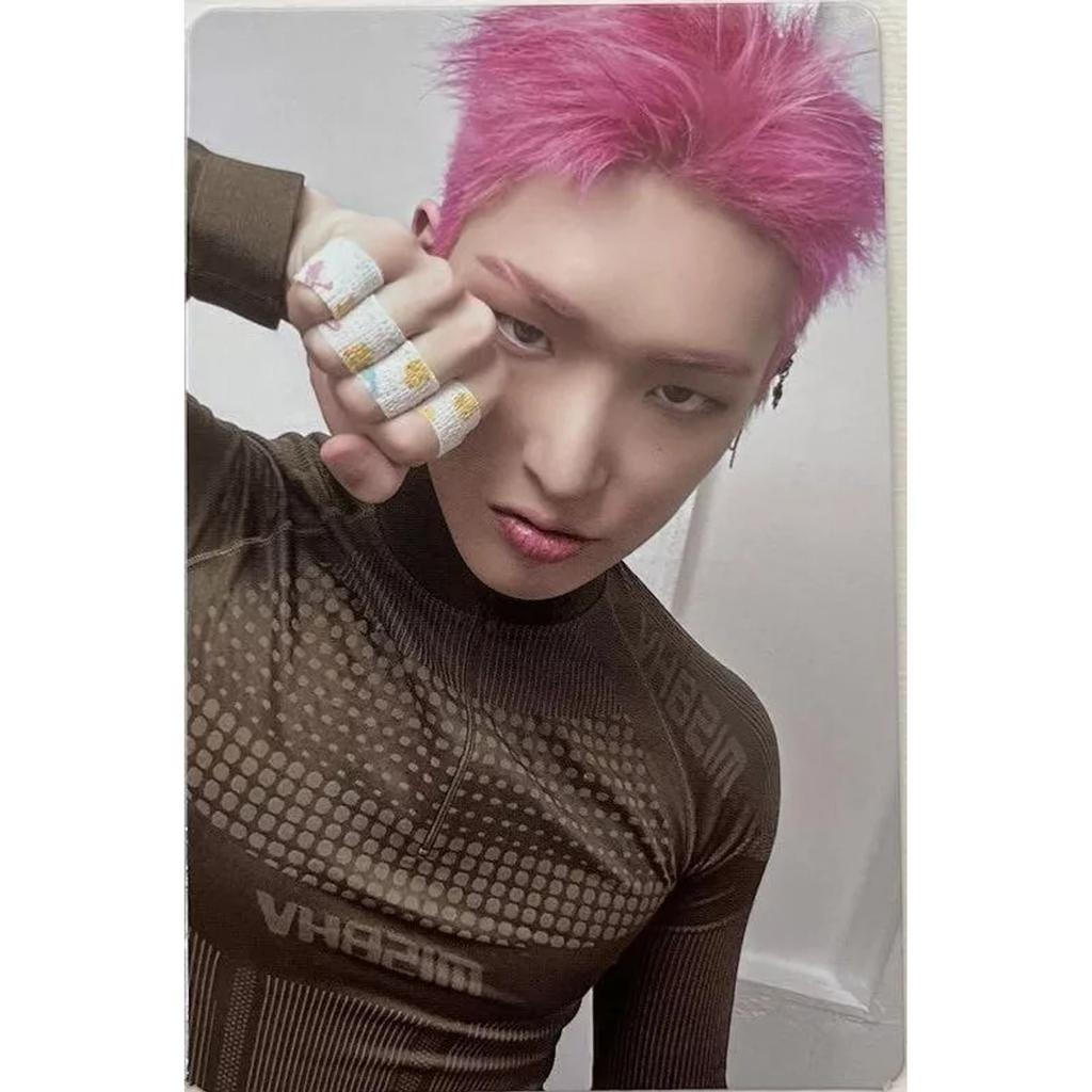 ATEEZ THE WORLD EP.2:OUTLAW A / DENÍK / JEDNOTKA DENÍKU / Z ver. OFICIÁLNÍ FOTOKARTA