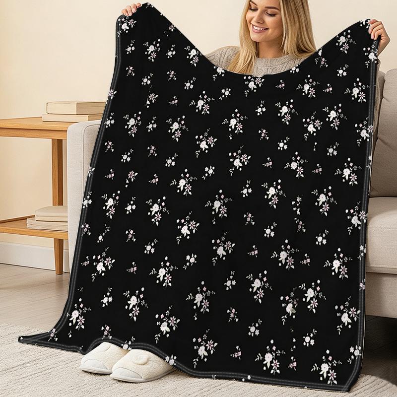 High-Density Plush Flannel Fleece Blanket: Soft Cozy Skin-Friendly, Ideal for Home Sofa Bedroom Office Napping, Perfect for Christmas Halloween Decor