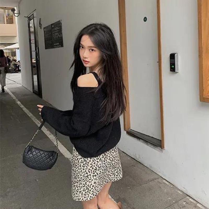 New Korean Style Loose and Design for Autumn and Winter Tops Hanging Neck and Off Shoulder Knitted Sweater for Women