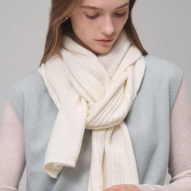 Saint Luxure Soft Leaf Muffler Ivory