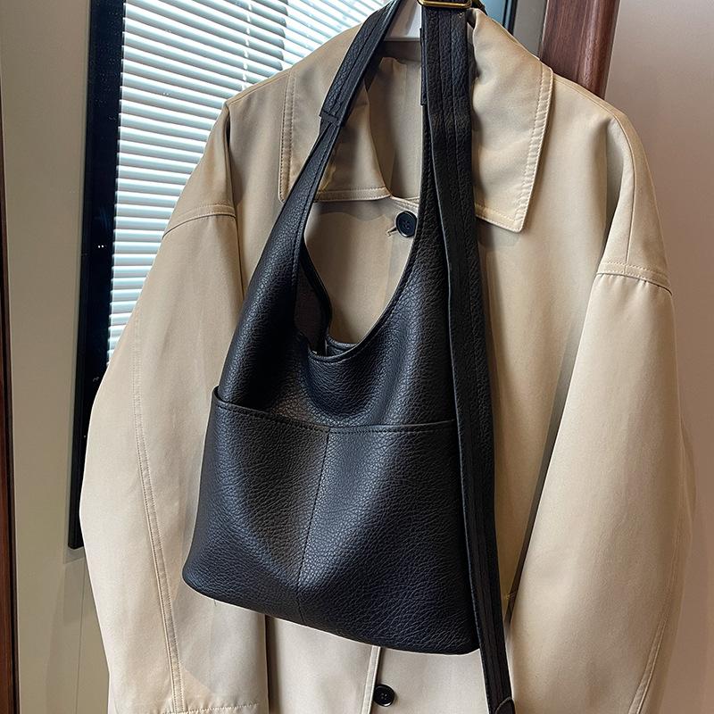 This year's new product is classic fashion niche style soft leather shoulder large-capacity bag women's bucket bag crossbody texture commuting