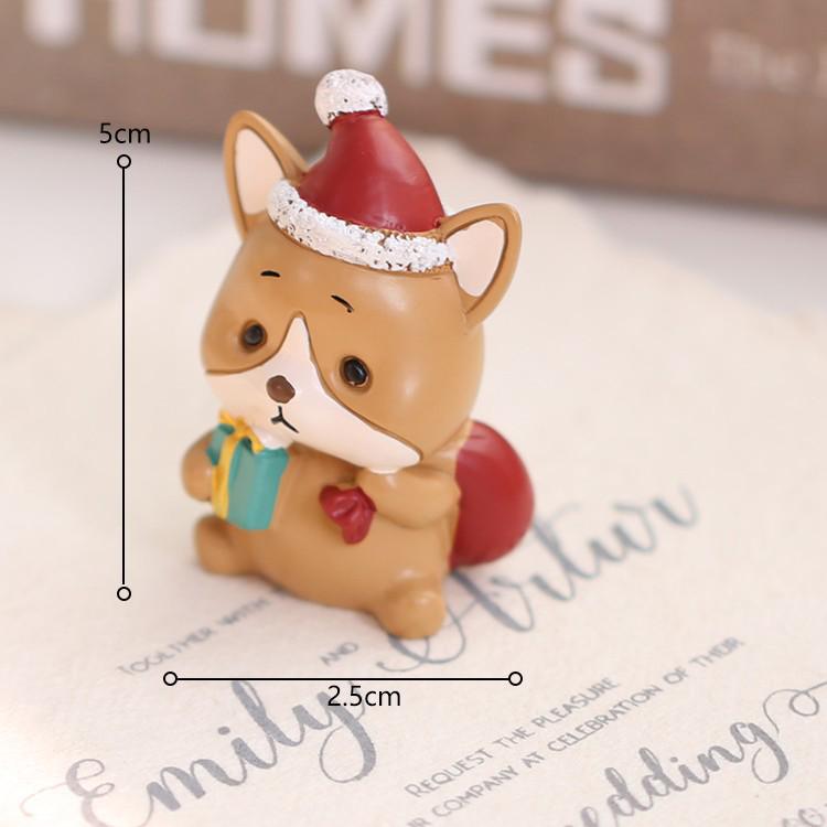 Creative Christmas Tree Decor: Wooden House Ornaments & Family Pendants