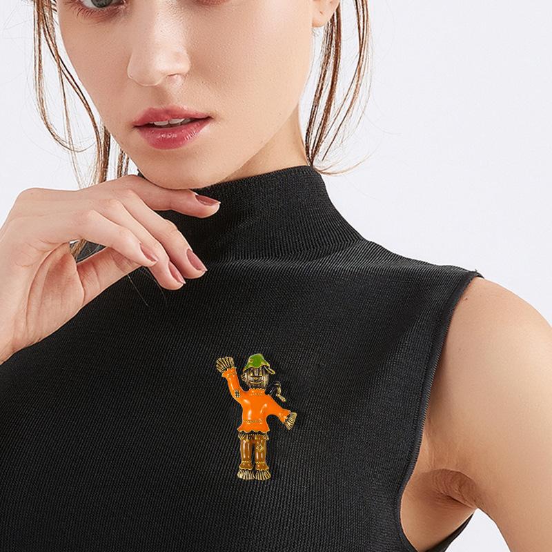 Western Scarecrow Accessory Brooch
