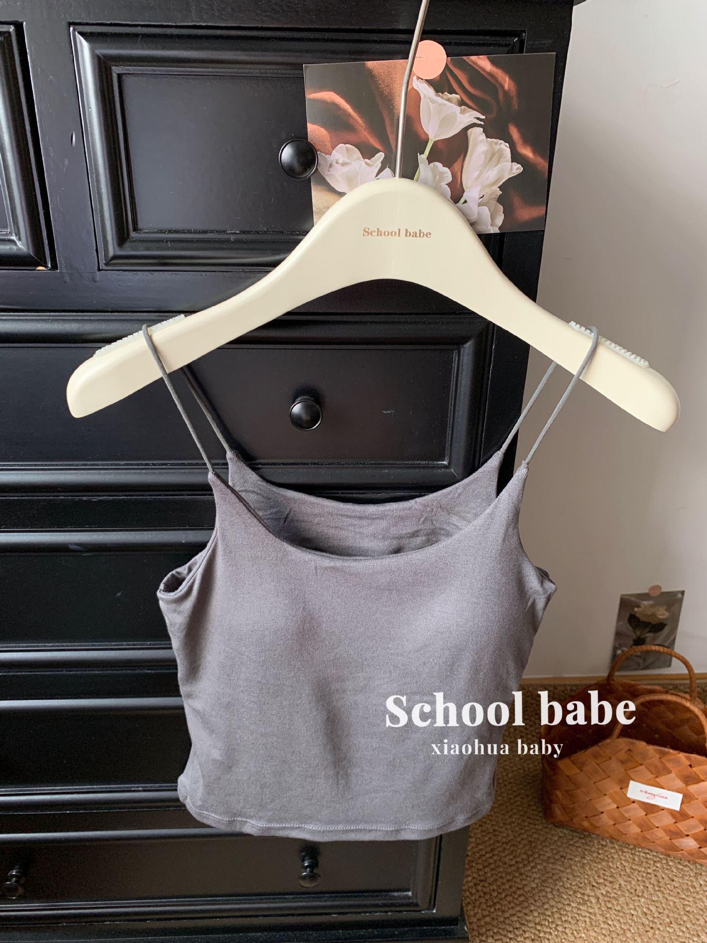 

Korean-Style Slim-Fit Tank Top with Chest Pads and Thin Straps - Sexy, Versatile, Beautiful Back, Women s Casual Fashion One Size темно-сірий