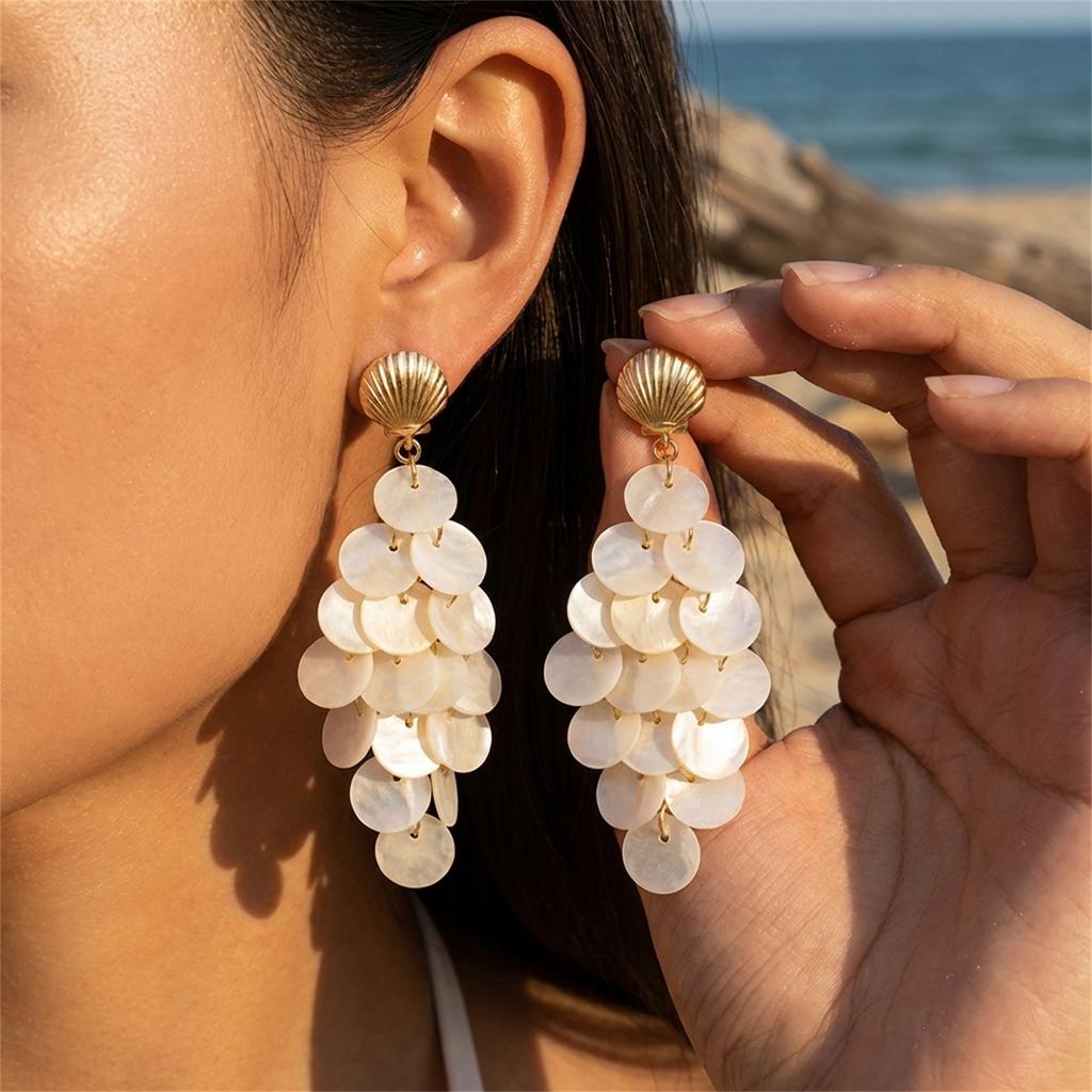 Vacation Style White Shell Disc Necklace for Women Luxury Round Seashell Beaded Collarbone Chain Minimalist Versatile Jewelry