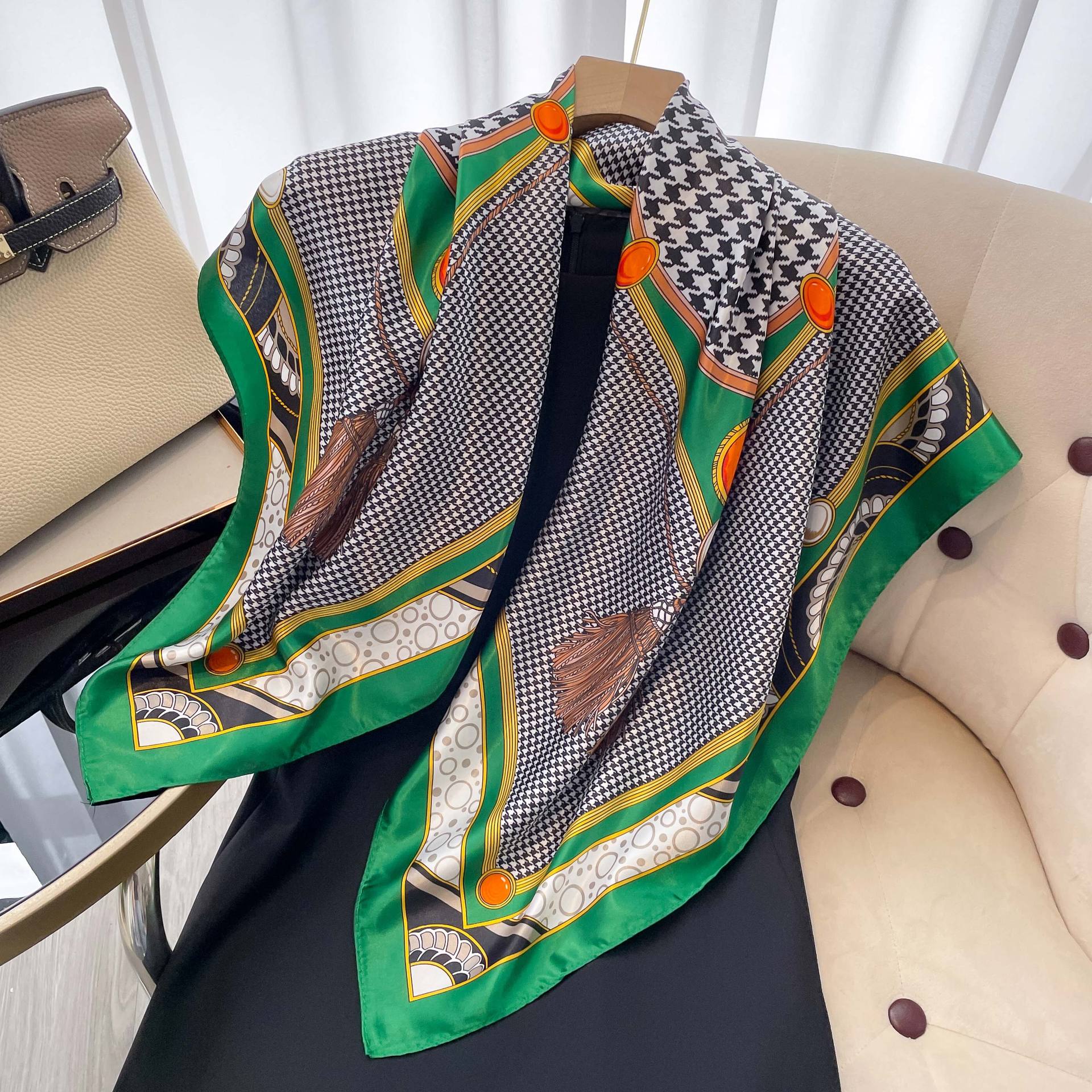 

Высококачественные роскошные шелковые шарфы, повязка на голову, шарфы, шейный шарф для женщин, шелковый шарф с цепочкой, женская декоративная шаль 90*90cm зелёный