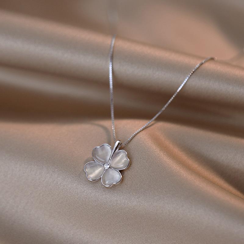 

Ожерелье с подвеской в ​​виде четырехлистного клевера для женщин и девочек, нежное металлическое эмалированное сердце, ожерелья, милые вечерние ювелирные изделия, подарки 2023 серебряный