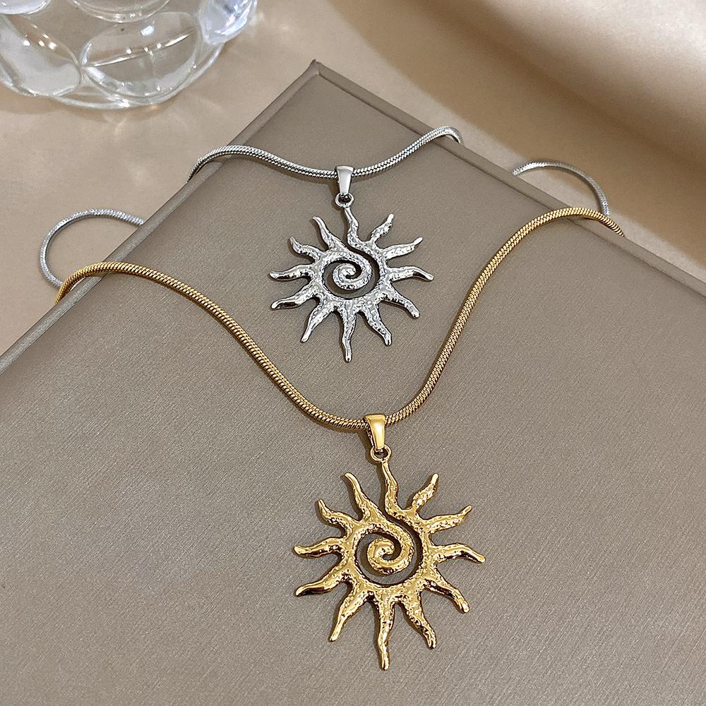 Vintage Chic Sun Shaped Pendant Stainless Steel Necklace Statement Golden Fashion Jewlery Gift