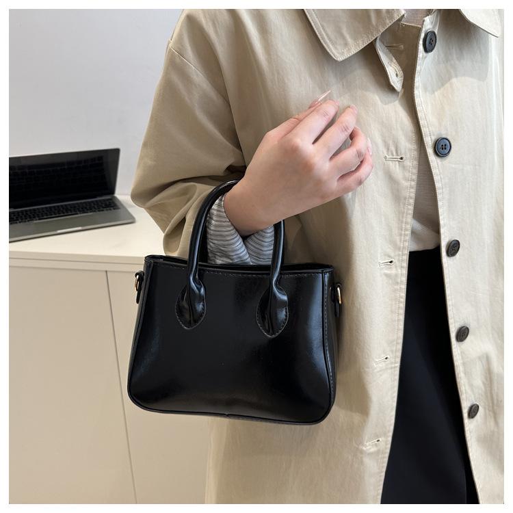 Modische ein Schulter Crossbody einfarbige Lackleder tragbare kleine quadratische Tasche trendige neue Damen Tasche PU lässige einfache trendige Tasche