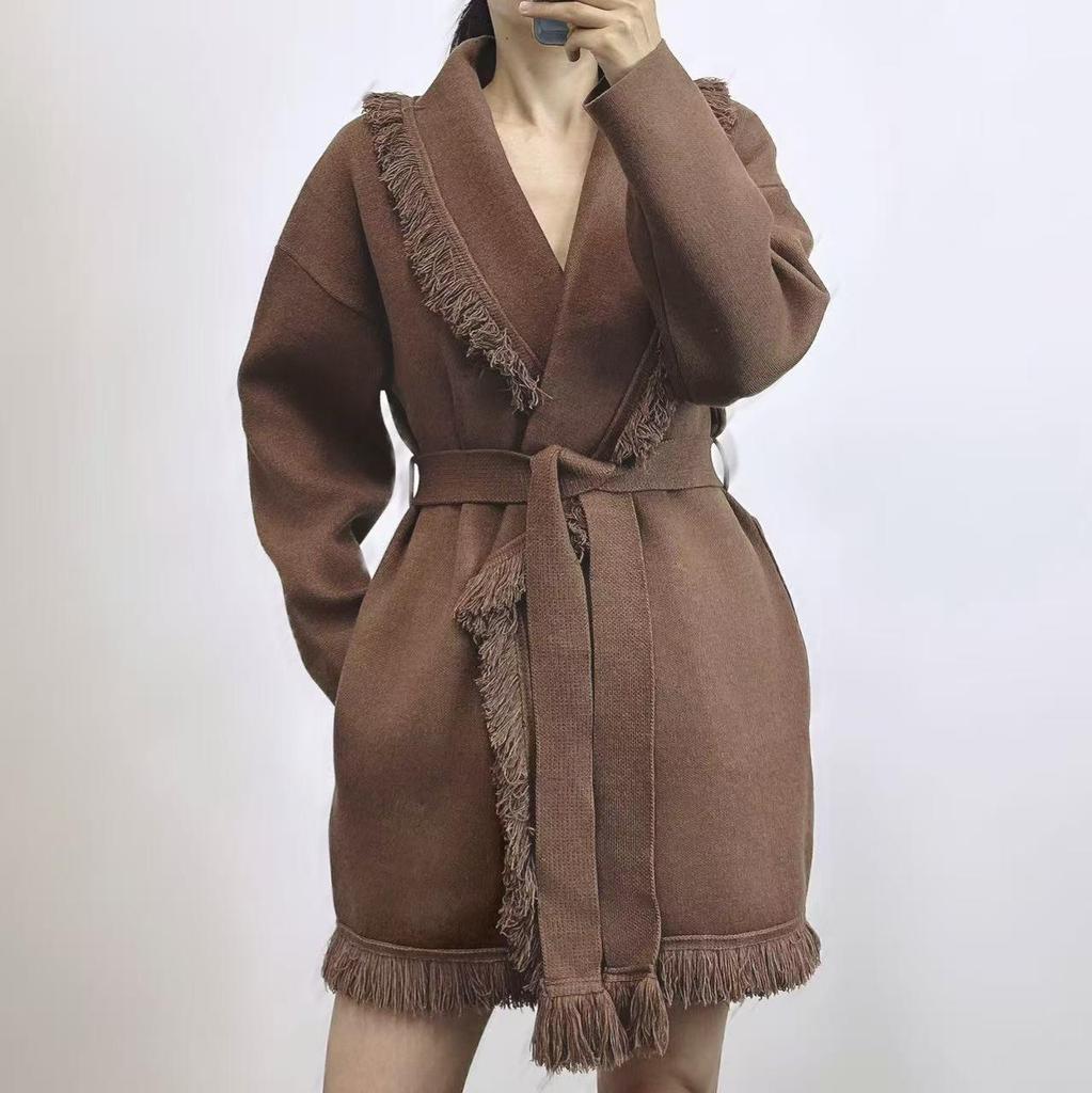 Jesienno-zimowy kardigan sweter płaszcz w kolorze kawy z frędzlami, średniej długości, w stylu retro