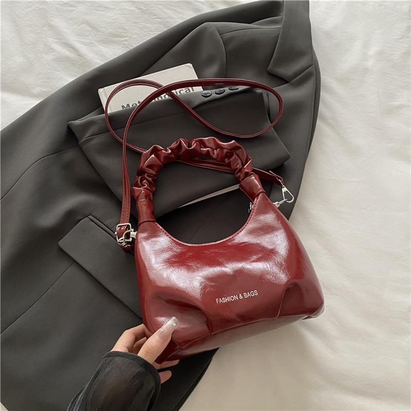 Silver handväska dam ny nischdesign moln messenger bag vår och sommar high-end känsla jobb liten väska