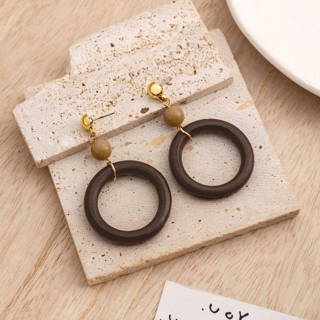 European Retro Geometric Raffia Earrings: Vacation-Style Wooden Hollow Long Accessories for Women
