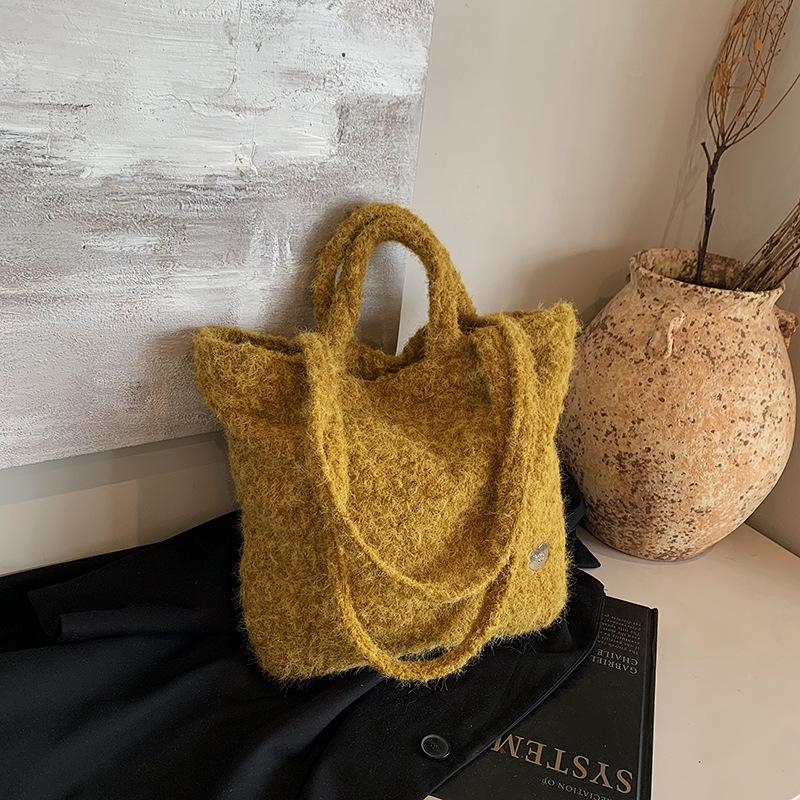 

Новая ленивая плюшевая сумка через плечо, модная сумка на осень и зиму, повседневная сумка большой вместимости для женщин, для работы и поездок на работу