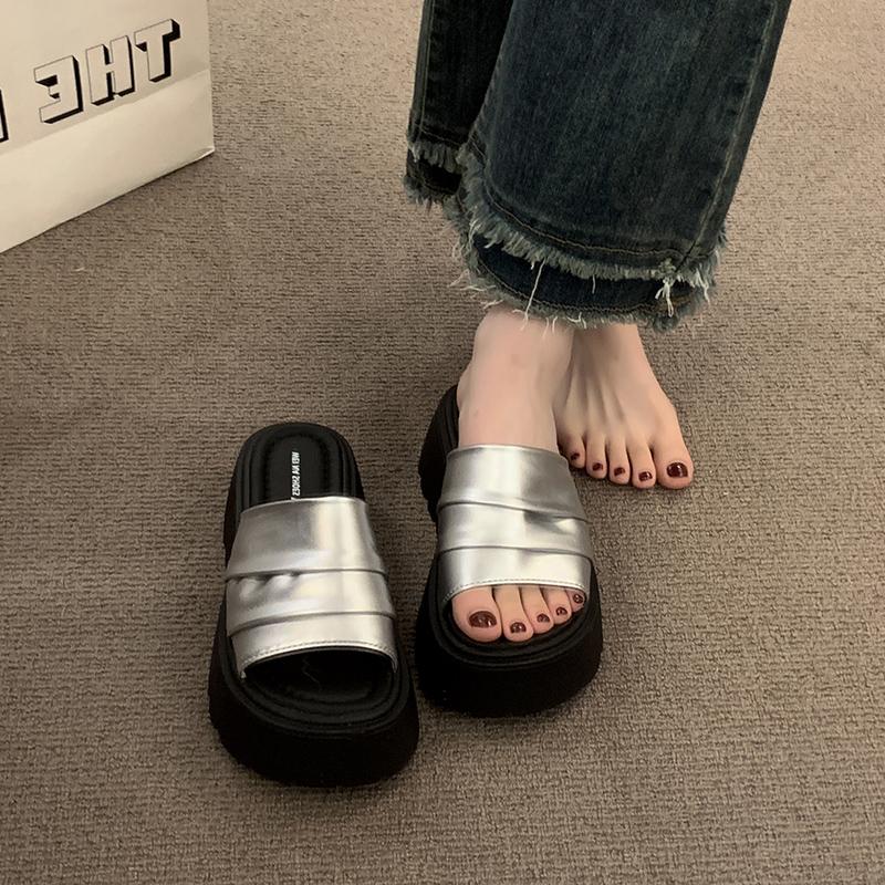 Fashionable Lazy Person One Step Thick Bottom Slippers Women's Outerwear 2025Summer New Anti-Slip Versatile Beach Sandals