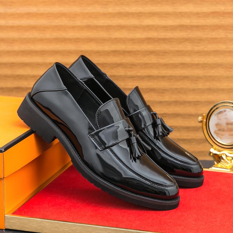Fashion Classic Men Tassel Shoes Casual  Comfortable Fashionable Small Leather Shoe Men British Gentleman Social Shoes Black Sizes 38-46